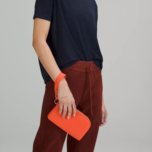 🌞LULULEMON NOW AND ALWAYS POUCH/BAG*PUFFY-WARM CORAL🌞 - Picture 2 of 11